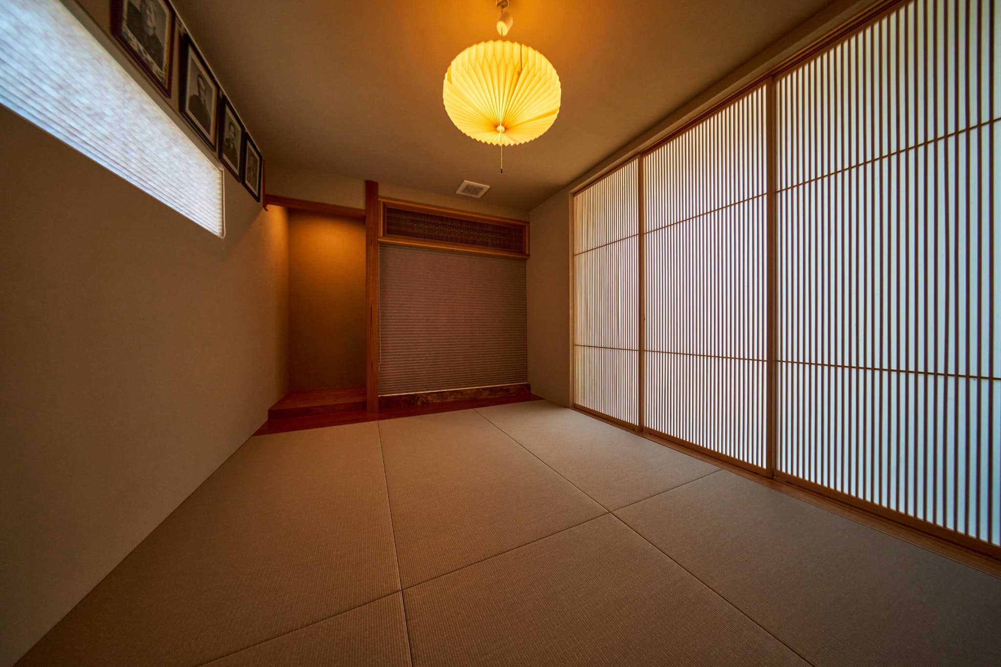 ガレージと中庭のある平屋